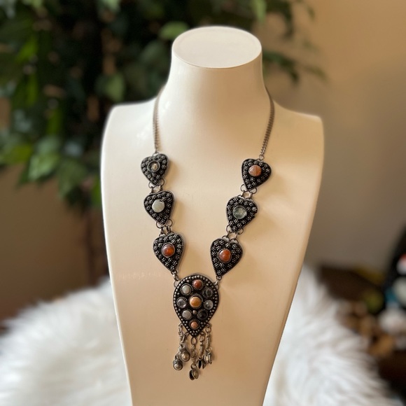 Jewelry - ✔Antique Hearts Statement Necklace